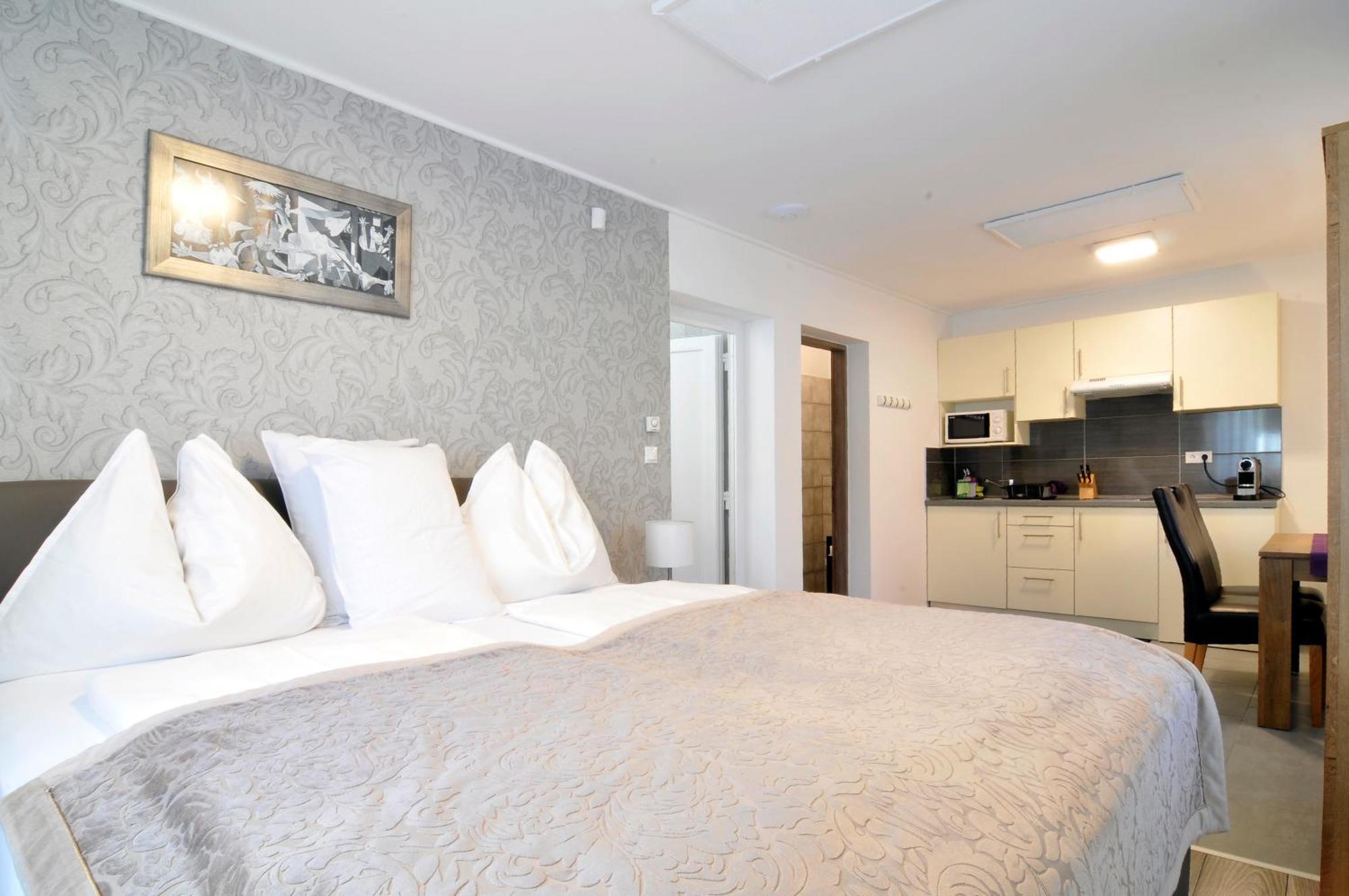 Silver Beach Apartments Siofok Ngoại thất bức ảnh